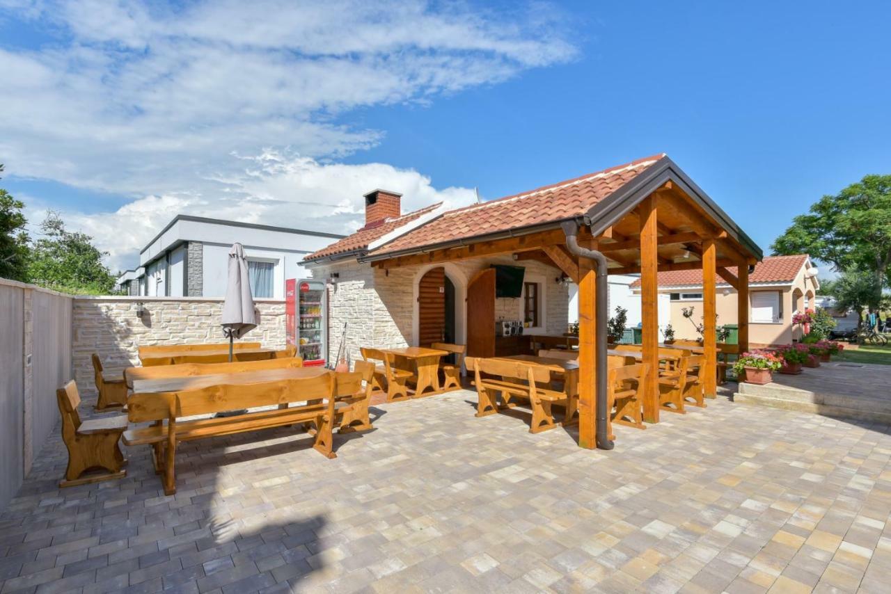 Bungalov Medanic - Private Pool Privlaka  Exterior foto